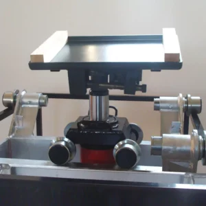 TR/P 800 přípravek pro montáž a demontáž agregátů usazený na jámovém zvedáku