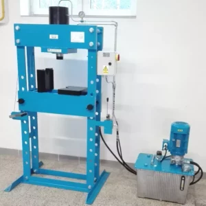 Elektro-hydraulický lis propojený s hydraulickým agregátem